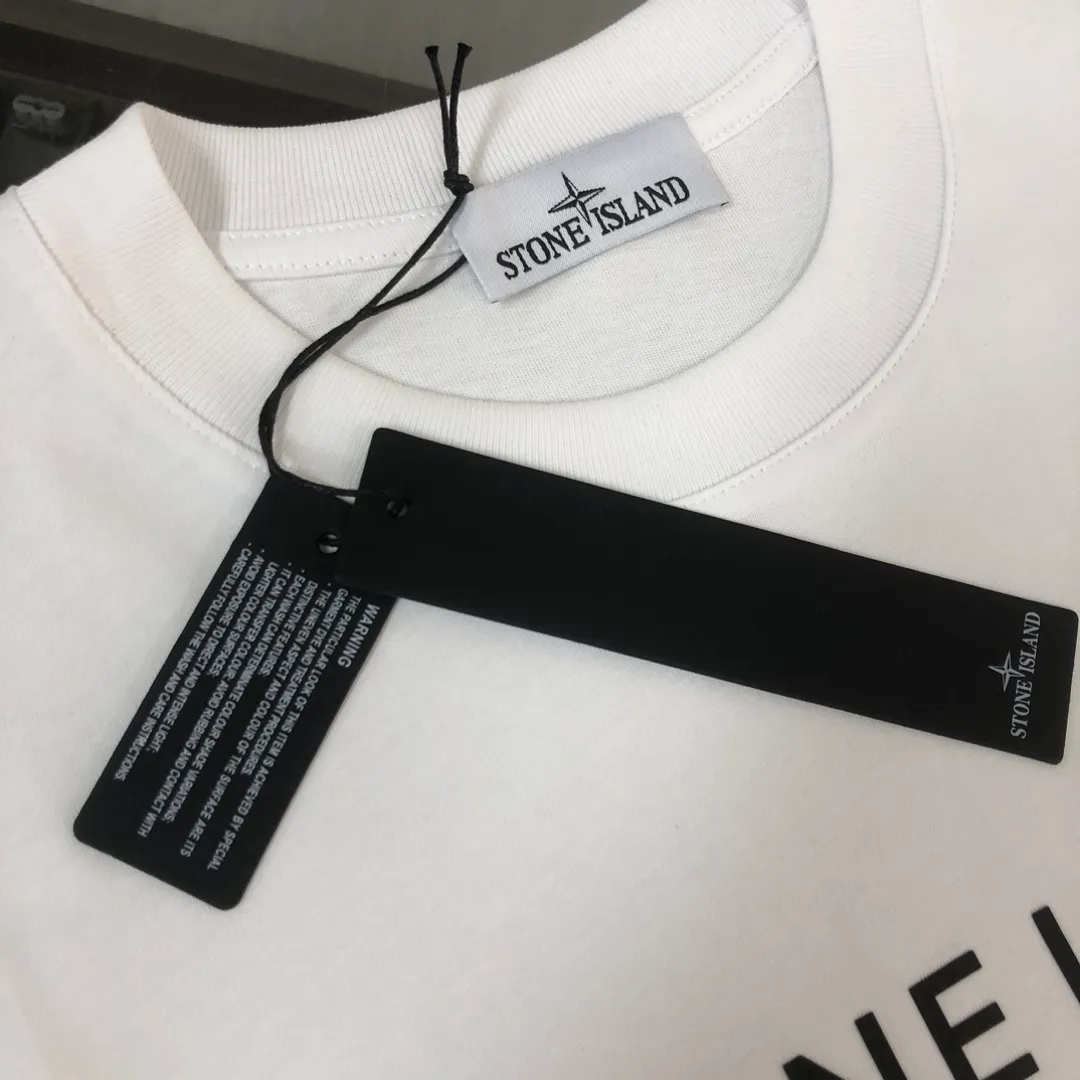 P180 Stone Island 2025 latest T-shirt, couple style ~ original order, fashionable and casual short T-shirt, three-dimensional logo letter logo silicone printing technology on the chest! Specially supplied with customized cotton fabrics ~ Cotton T-shirts ~ Pre-washed to prevent deformation and shrinkage, making the upper body more comfortable and breathable ~ All available from stock ~ Unique design style, trendy must-have item, complete with three standards 👍 Color: black/white/dark gray/brown Size: S M L XL (larger version, please indicate your height and weight when placing an order)
